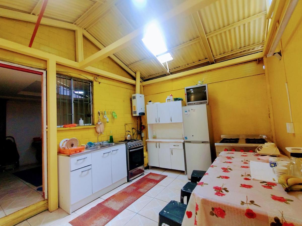Backpackers House - Near The Airport Apartment Сантяго Екстериор снимка