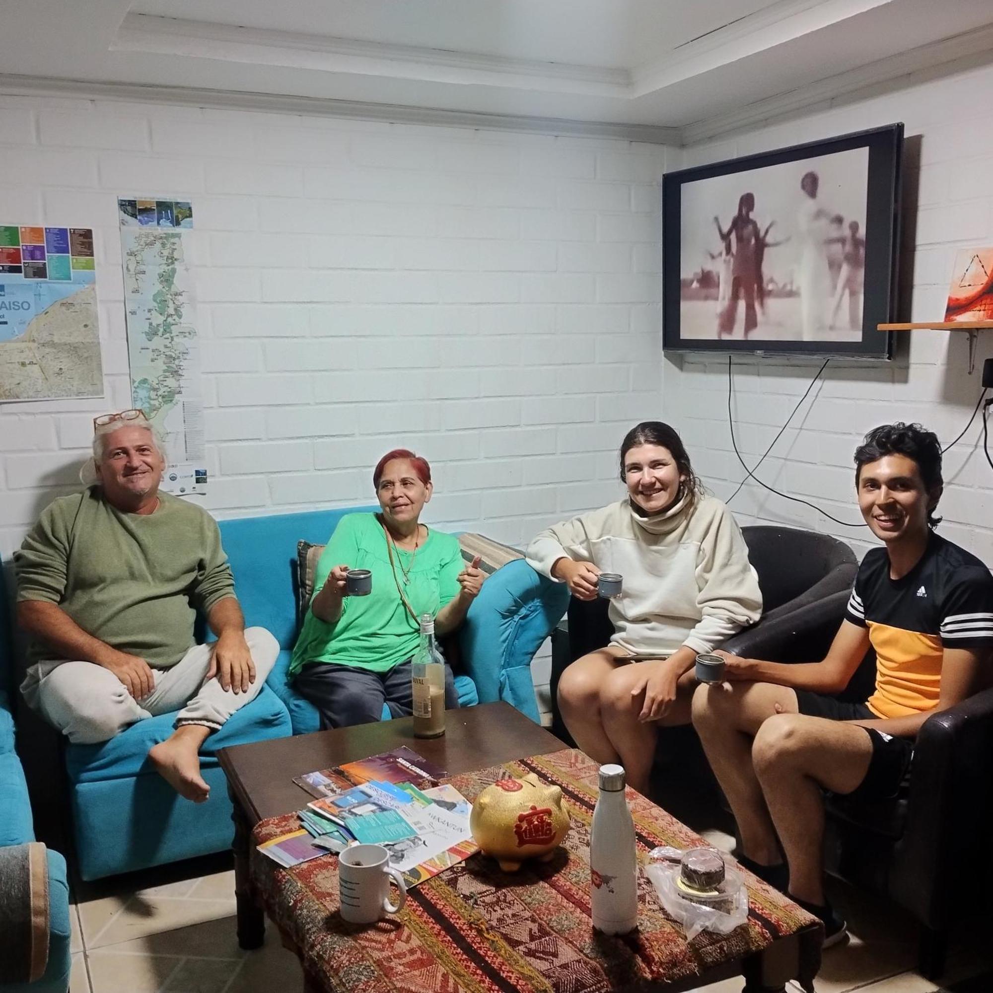 Backpackers House - Near The Airport Apartment Сантяго Екстериор снимка