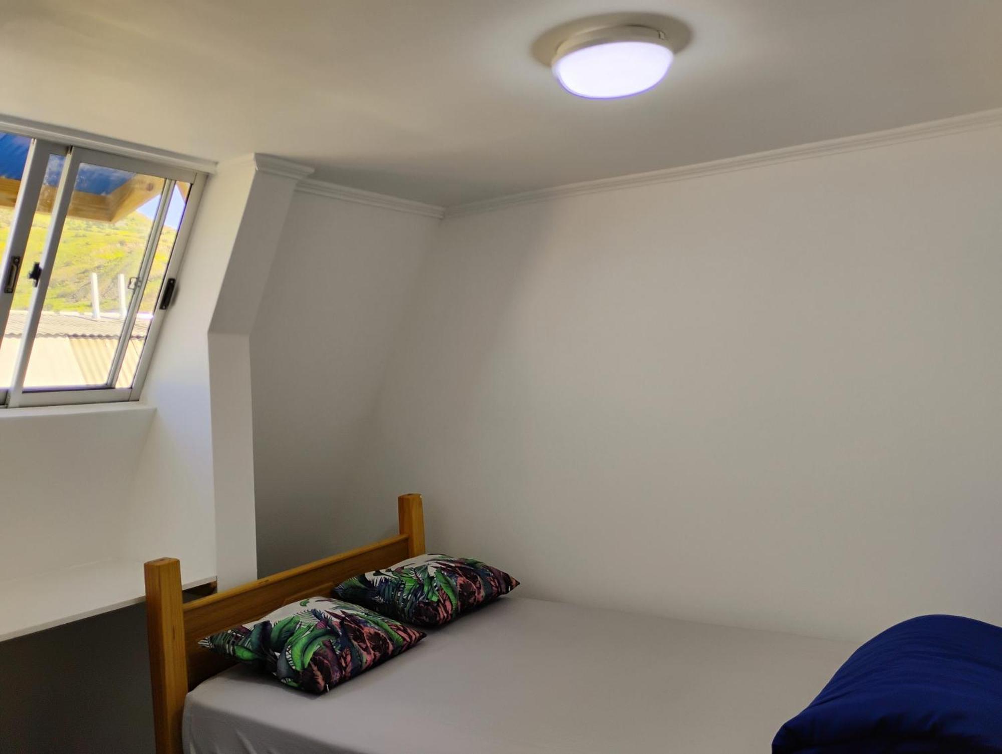 Backpackers House - Near The Airport Apartment Сантяго Екстериор снимка